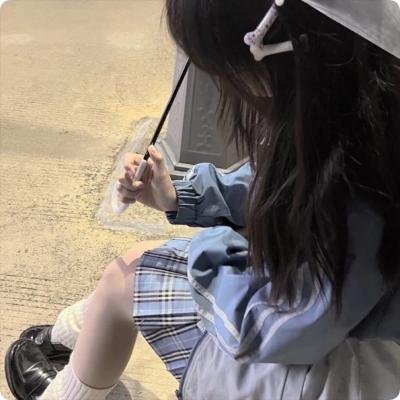 她不知道那些鸟的名字